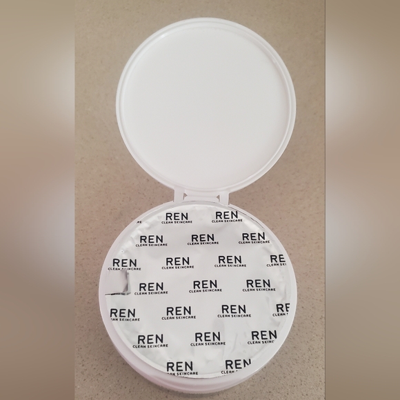 REN Clean Skincare Atlantic Kelp & Mag Salt Body Scrub - Picture 4 of 4